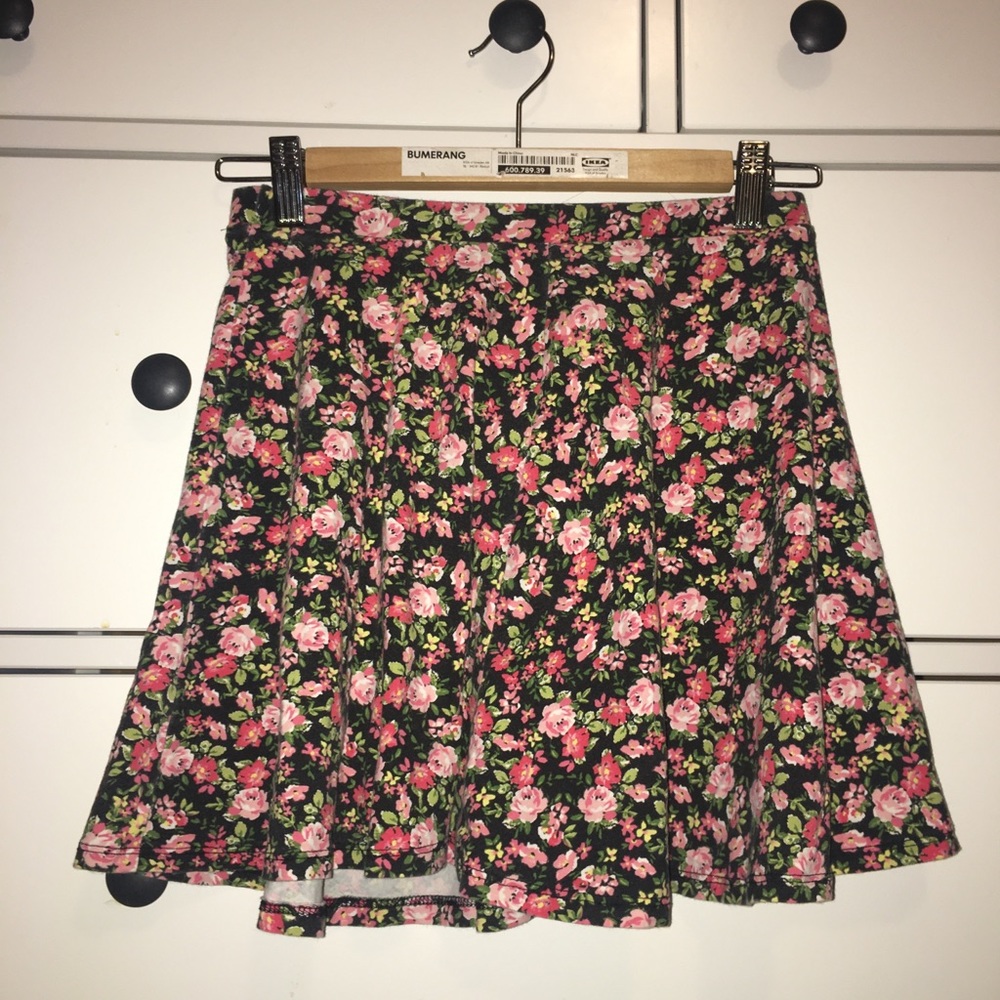 ✨Floral forever 21 skirt✨